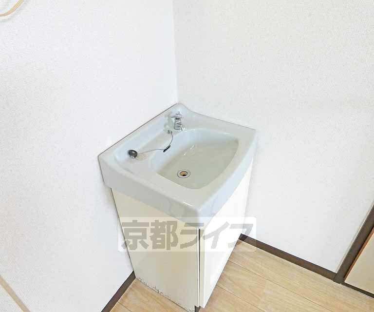 洗面設備　コンパクトな洗面台です！