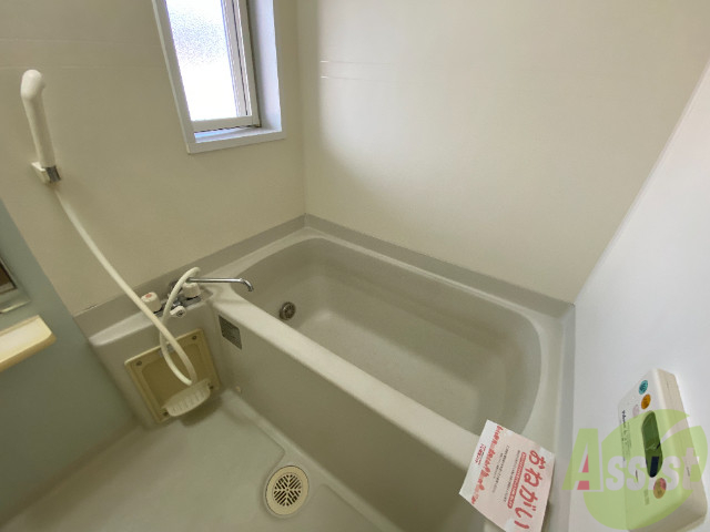 バス・シャワールーム　追い焚き機能が付いているのでいつでも温かいお風呂に入れます。