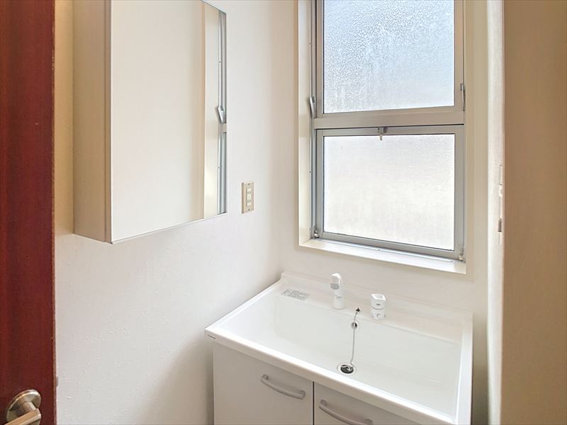 洗面設備　※写真は同物件の別部屋です