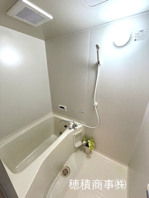 バス・シャワールーム　追焚き付給湯で温め直しできて経済的です