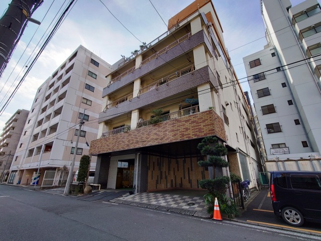 建物外観　外観タイル張り