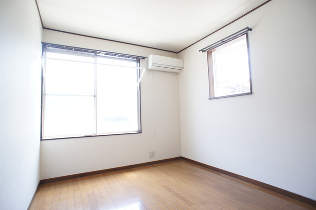 居室・リビング　２面採光なので、明るく風通しのよいお部屋です♪