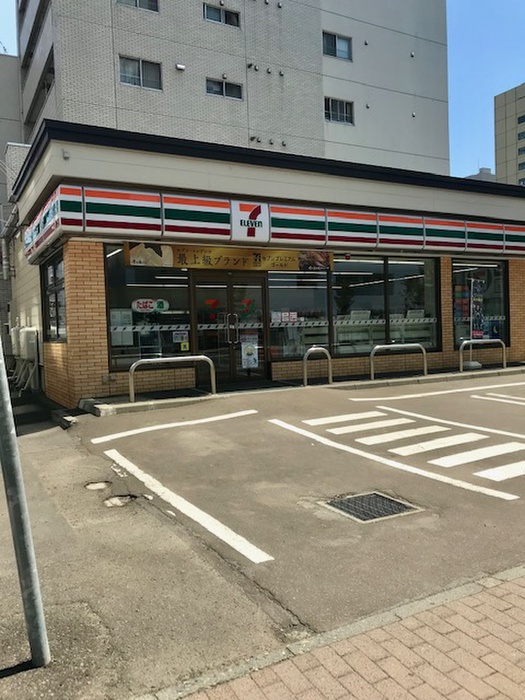 コンビニ　セブンイレブン（コンビニ）まで140m