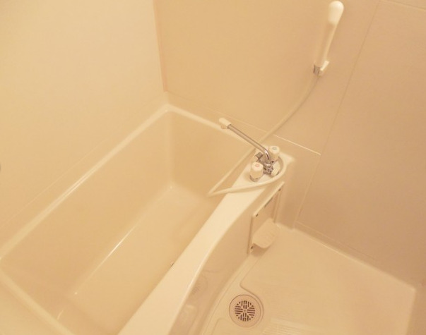 バス・シャワールーム　ゆったり過ごせるお風呂です