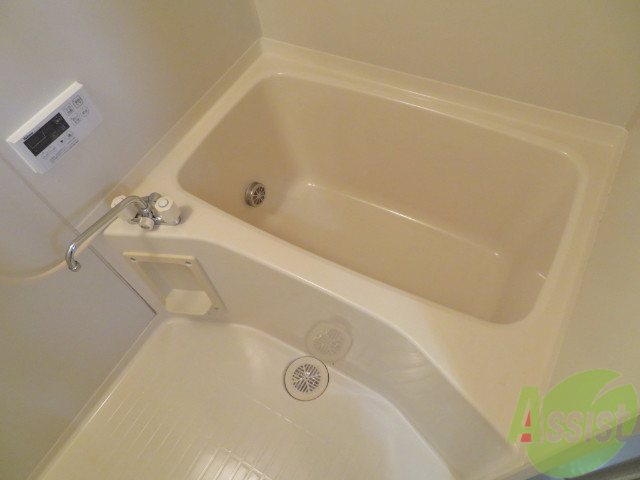 バス・シャワールーム　バスルームはこちらです。広々としてゆったり休めます。