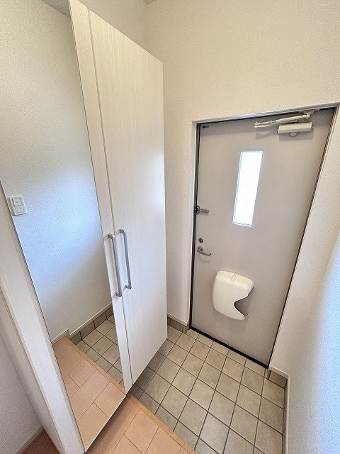 玄関　※別部屋参考写真です。