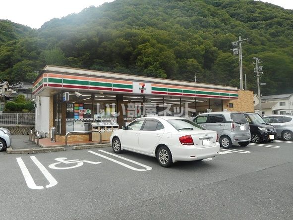 コンビニ　セブンイレブン 備後府中父石町店（コンビニ）まで894m