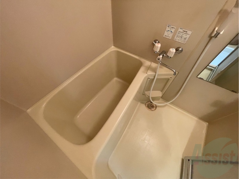 バス・シャワールーム　お風呂になります。一日の疲れを癒してくださいね。