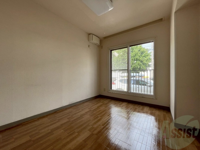 その他部屋・スペース　こちらのお部屋は光が差し込む、温かみのあるお部屋です。