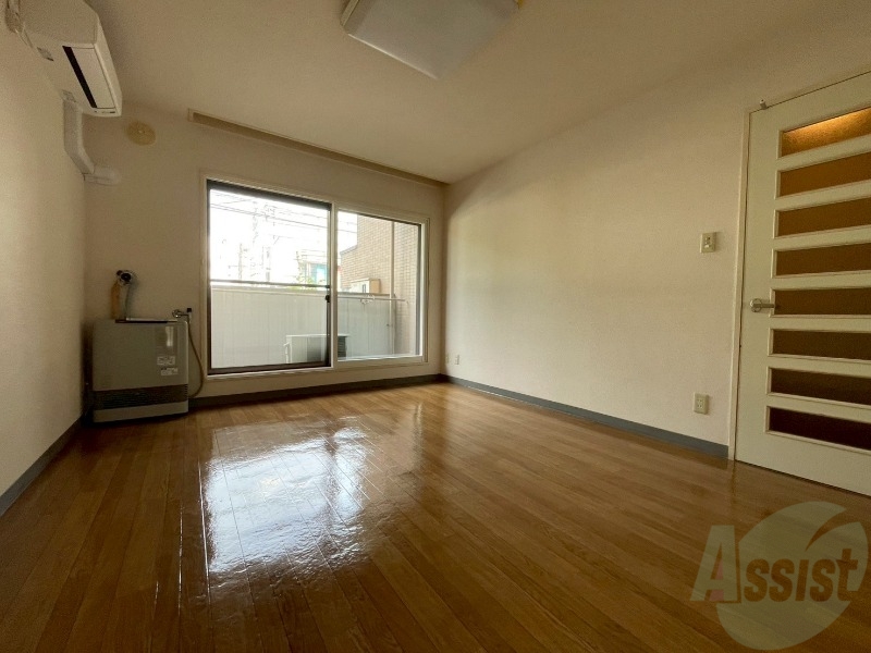 居室・リビング　広くてきれいなリビングです！快適に過ごせそうですね。