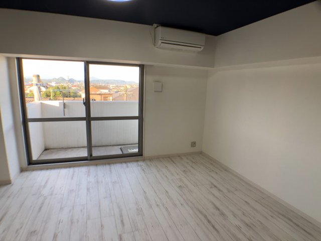 HillsSouthtower_内装_0