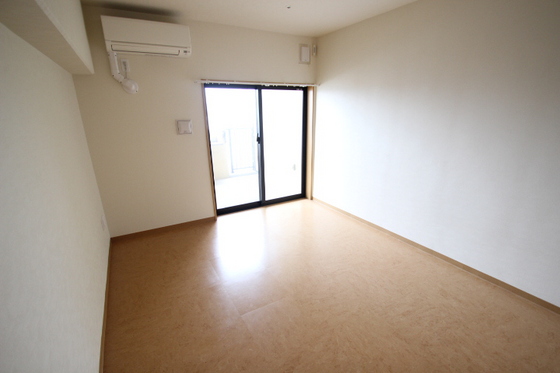 居室・リビング　※別号室の写真です。