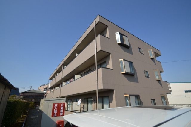 建物外観　3階建てマンション
