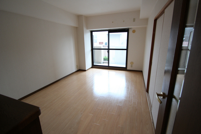 居室・リビング　※別室の参考写真の為、現況優先です。