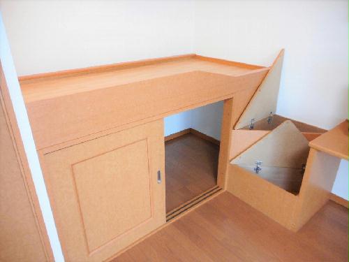 収納　ベッド下、階段下は大容量収納！