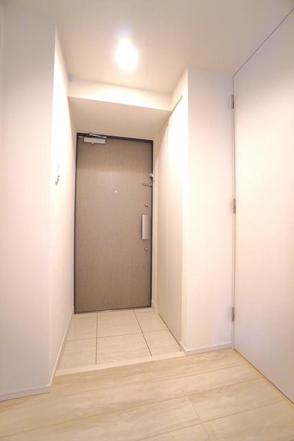 玄関　※写真は同タイプ住戸です。