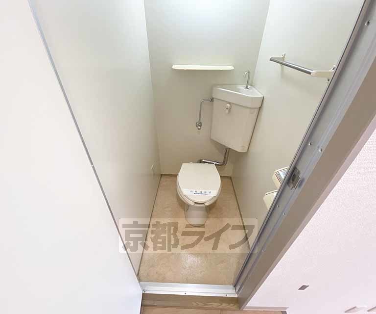 トイレ　シンプルな個室トイレです。