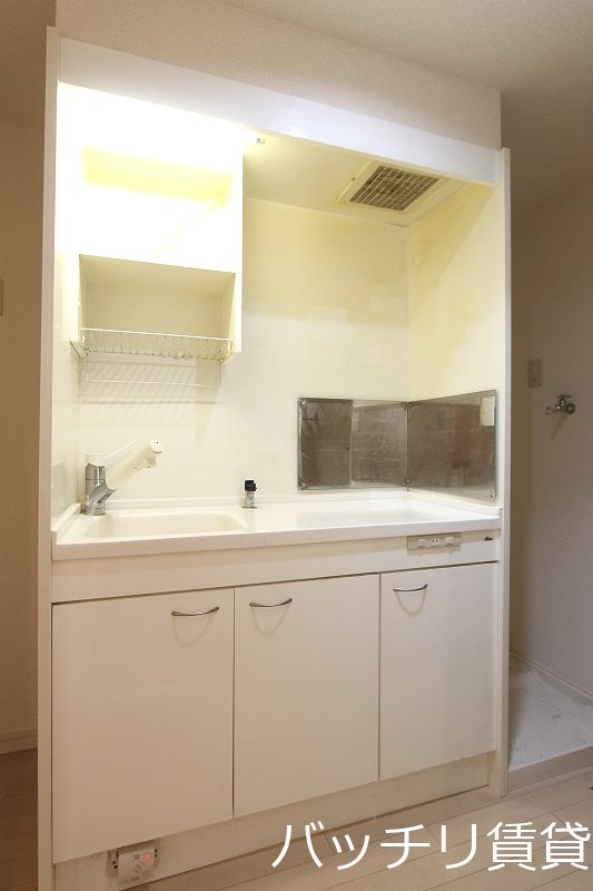 キッチン　同型タイプの為、現状を優先致します。