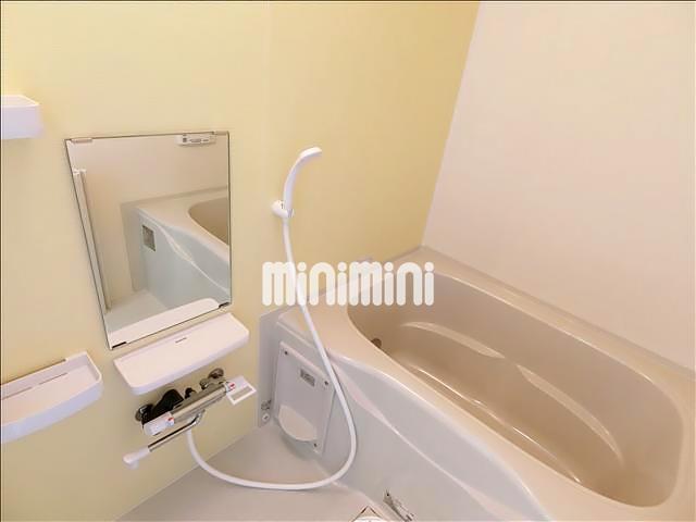 バス・シャワールーム　追焚、浴室乾燥機付きのお風呂です。