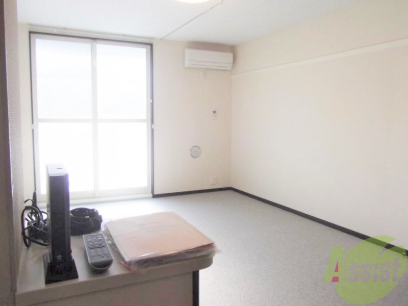 居室・リビング　同タイプ物件の為、形状や間取寸法、色調等が実際とは異なります