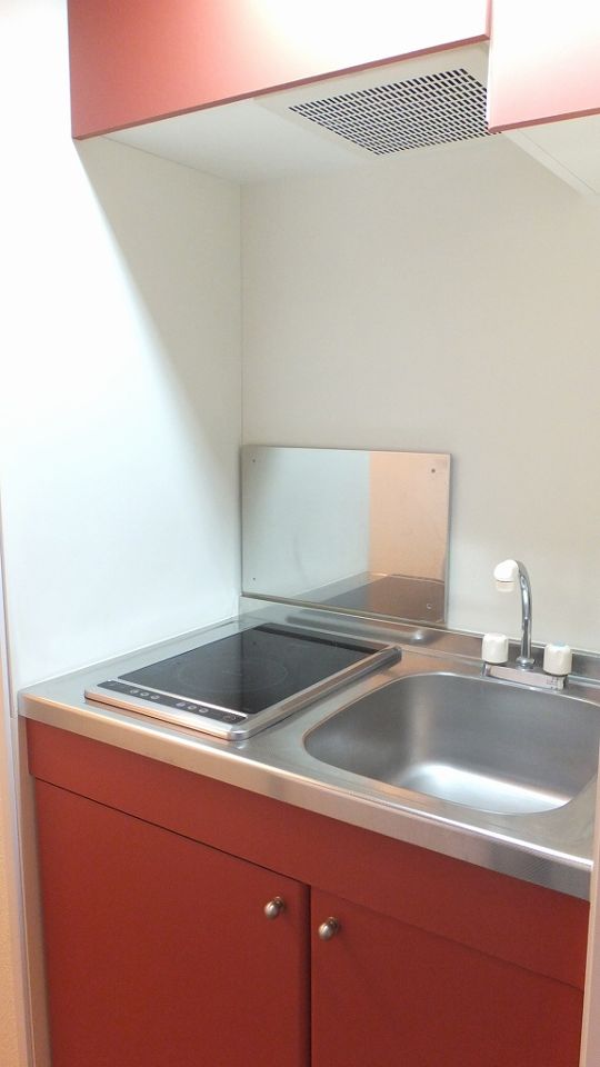 キッチン　2口の電気コンロ付き