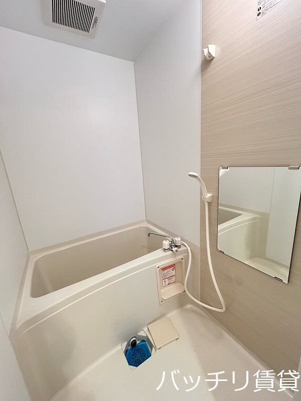 バス・シャワールーム　別号室タイプの為、現状を優先致します。