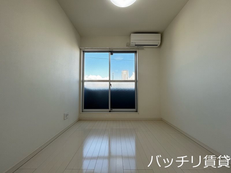 バルコニー　別号室タイプの為、現状を優先致します。