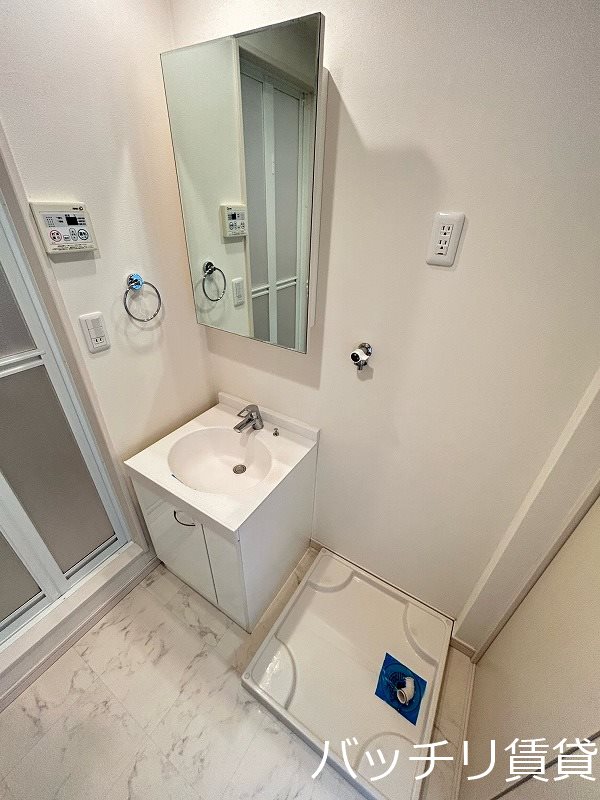 洗面設備　別号室タイプの為、現状を優先致します。