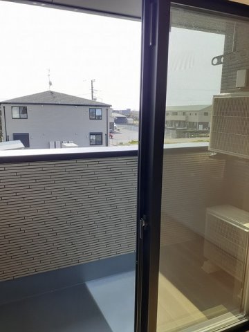 バルコニー　陽当たり良好なバルコニーです