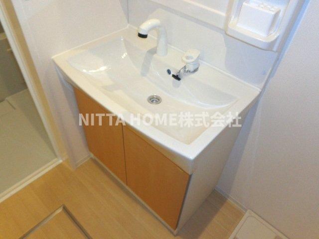 洗面設備　シャワー付きの洗面台朝の準備も楽々です★