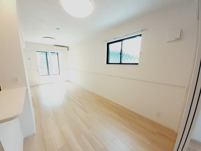 居室・リビング　※別号室の写真です。