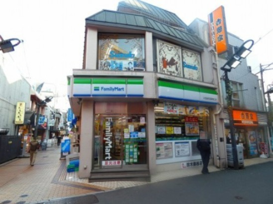 コンビニ　ファミリーマート（コンビニ）まで65m