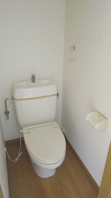 トイレ　トイレは暖房便座です