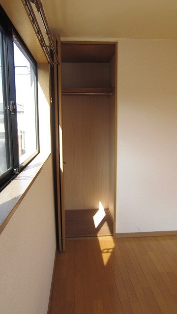 収納　収納はコンパクトなクローゼットです