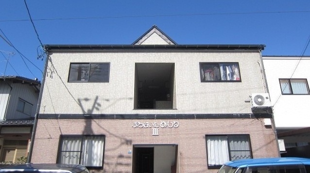 建物外観　ツートンがオシャレなアパートです♪