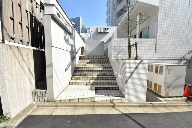 エントランス　部屋探しは株式会社　タウンハウジング　までお気軽にお問合せ…