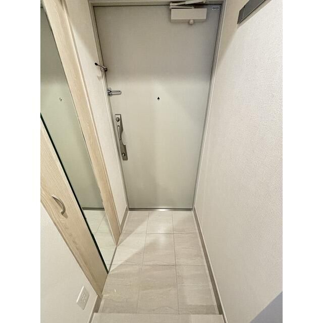 玄関　写真は同タイプ住居です。