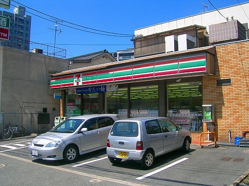 コンビニ　セブンイレブン（コンビニ）まで620m