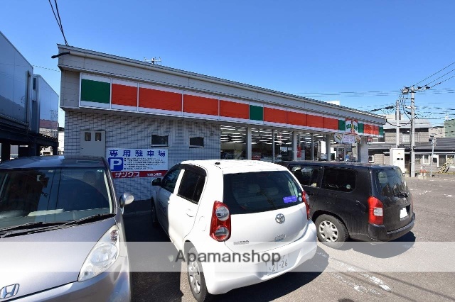 コンビニ　ファミリーマート（コンビニ）まで791m