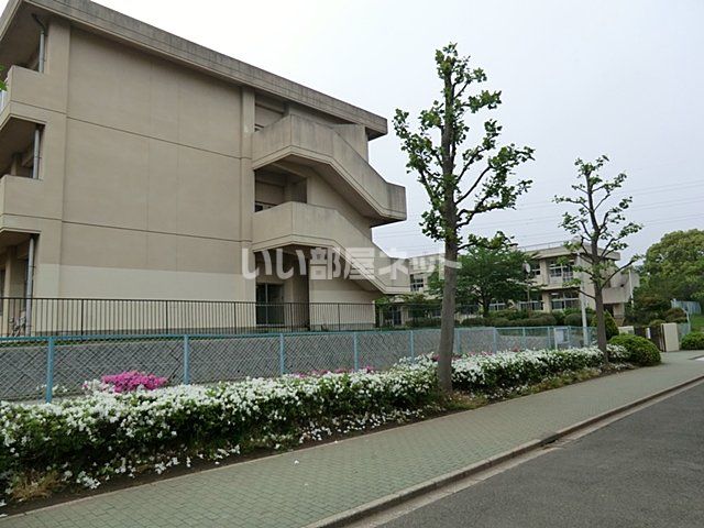 中学校　泉谷中学校（中学校）まで1825m