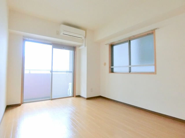 居室・リビング　★洋室広々6.9帖です★