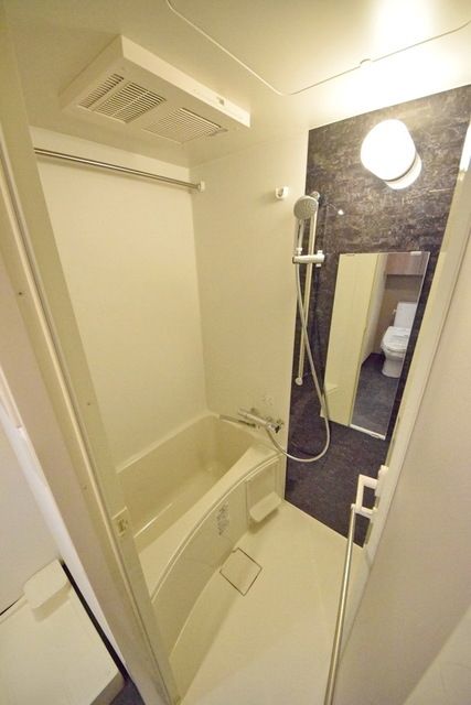 バス・シャワールーム　朝・晩の強い味方、独立洗面台♪