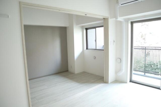 居室・リビング　別号室の写真です