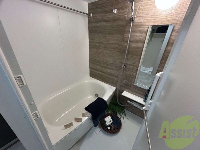 バス・シャワールーム　乾燥機能のついた浴室です。追い焚きもついていて便利です。