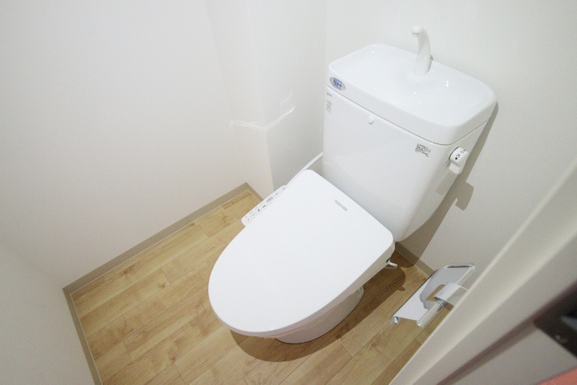 トイレ　※別室の参考写真の為、現況優先です。