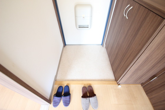 玄関　※別号室の写真です