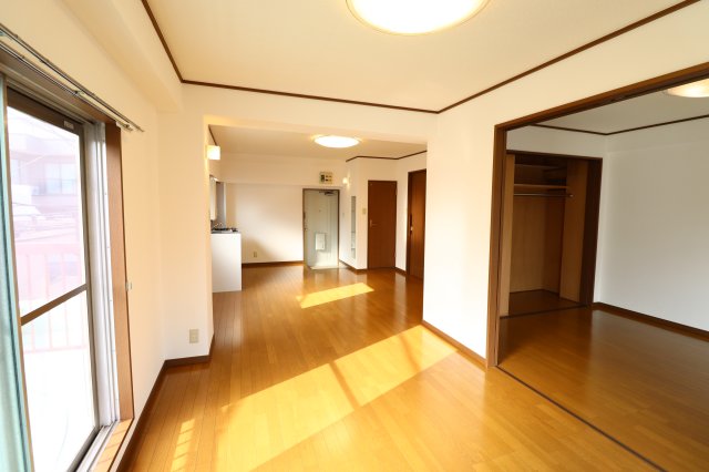 居室・リビング　居間です