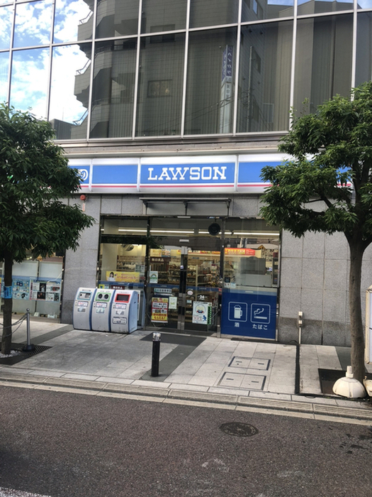 コンビニ　ローソン白金高輪駅前店（コンビニ）まで404m