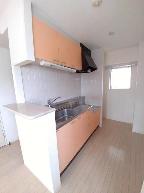 キッチン　冷蔵庫専用スペースもあります