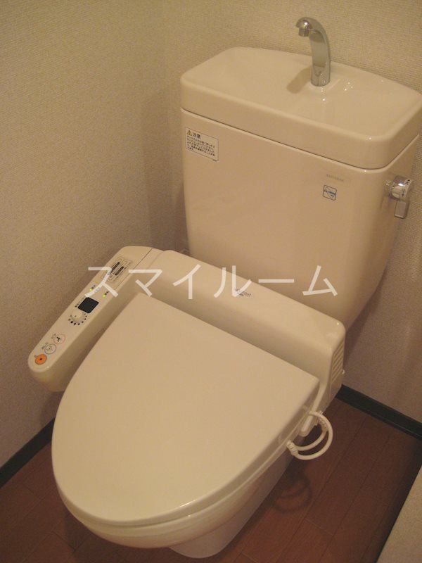 トイレ　別部屋参考写真となります。